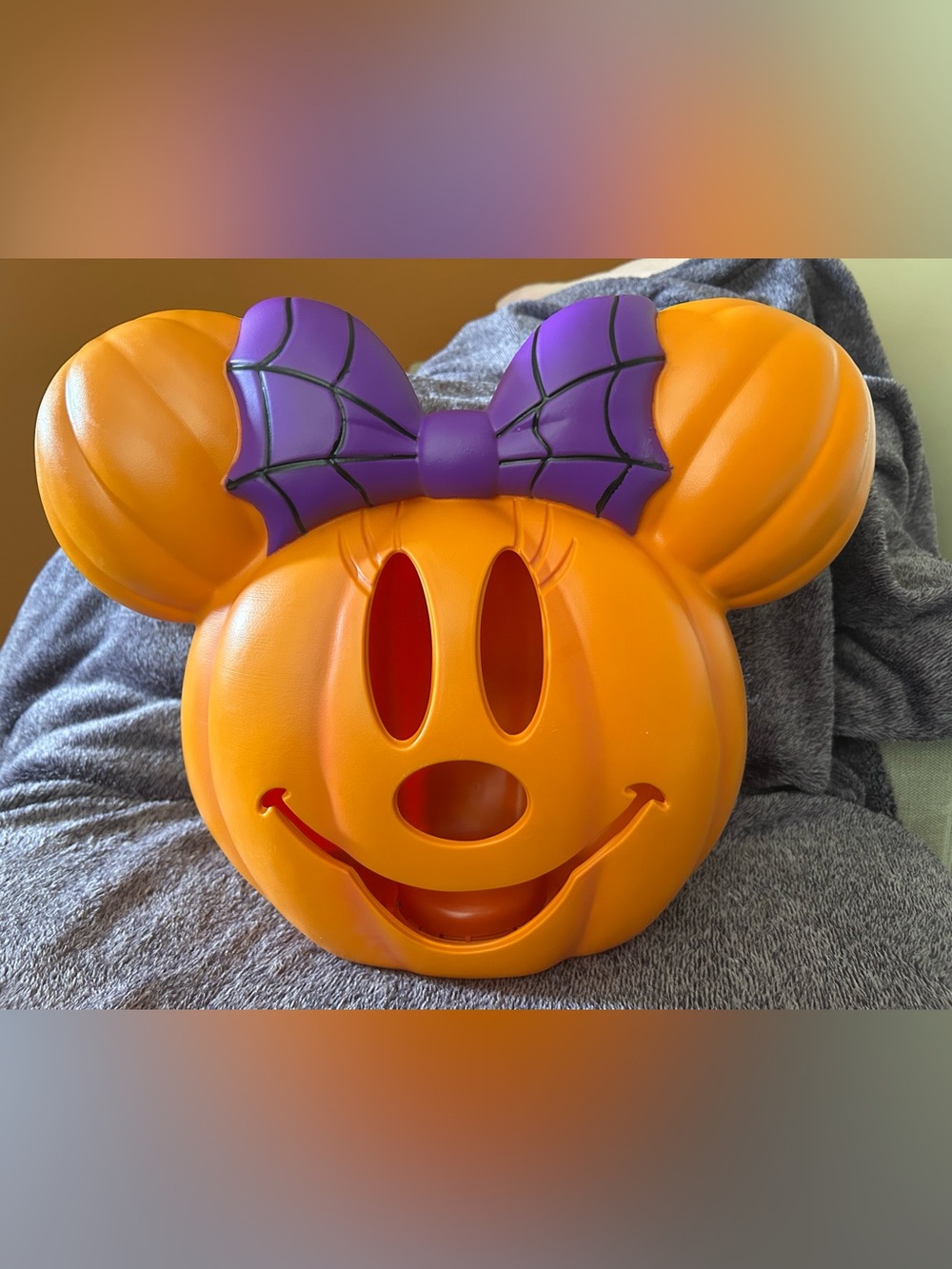 New Halloween Disney Minnie Mouse light up Pumpkin with Purple Bow blow mold